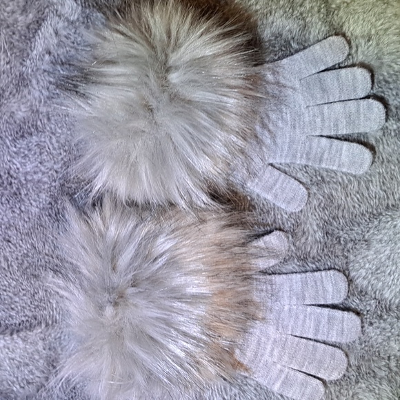 Fluffy Gray Gloves with Faux Fur Cuffs - Picture 2 of 5